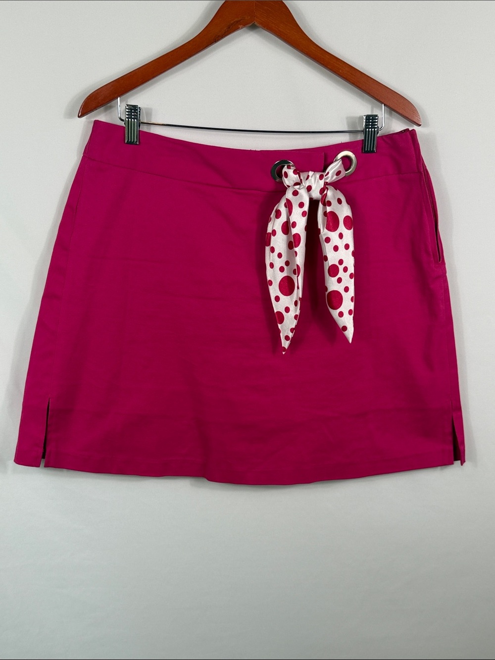 Larry Levine‎ Hot Pink Skirt with Polka-Dot Waist Tie. Short lined. Size 14.